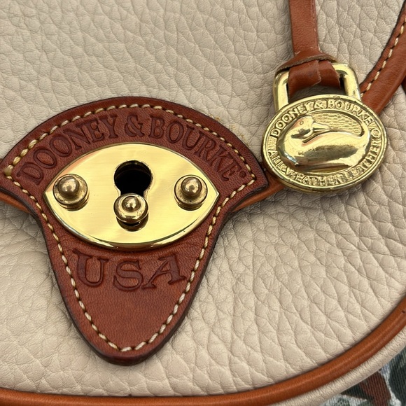 🦆 Dooney and Bourke Calvary bag- Vintage - Picture 2 of 12